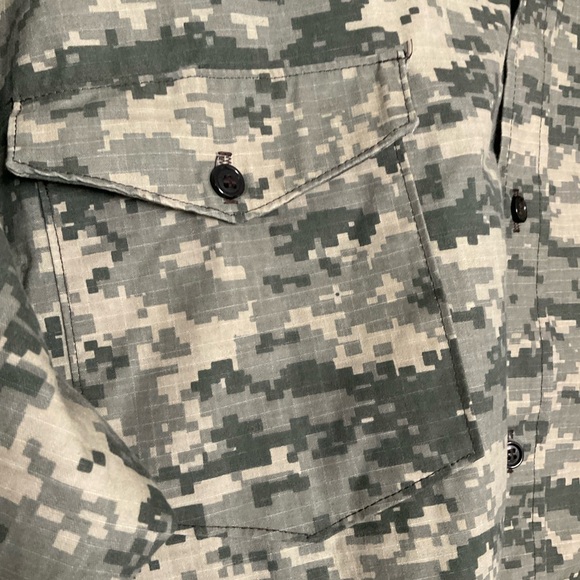 Vintage Oversize Outfitters Digital Camouflage Print Mens Sz 4X Hunting Shirt - Picture 7 of 7